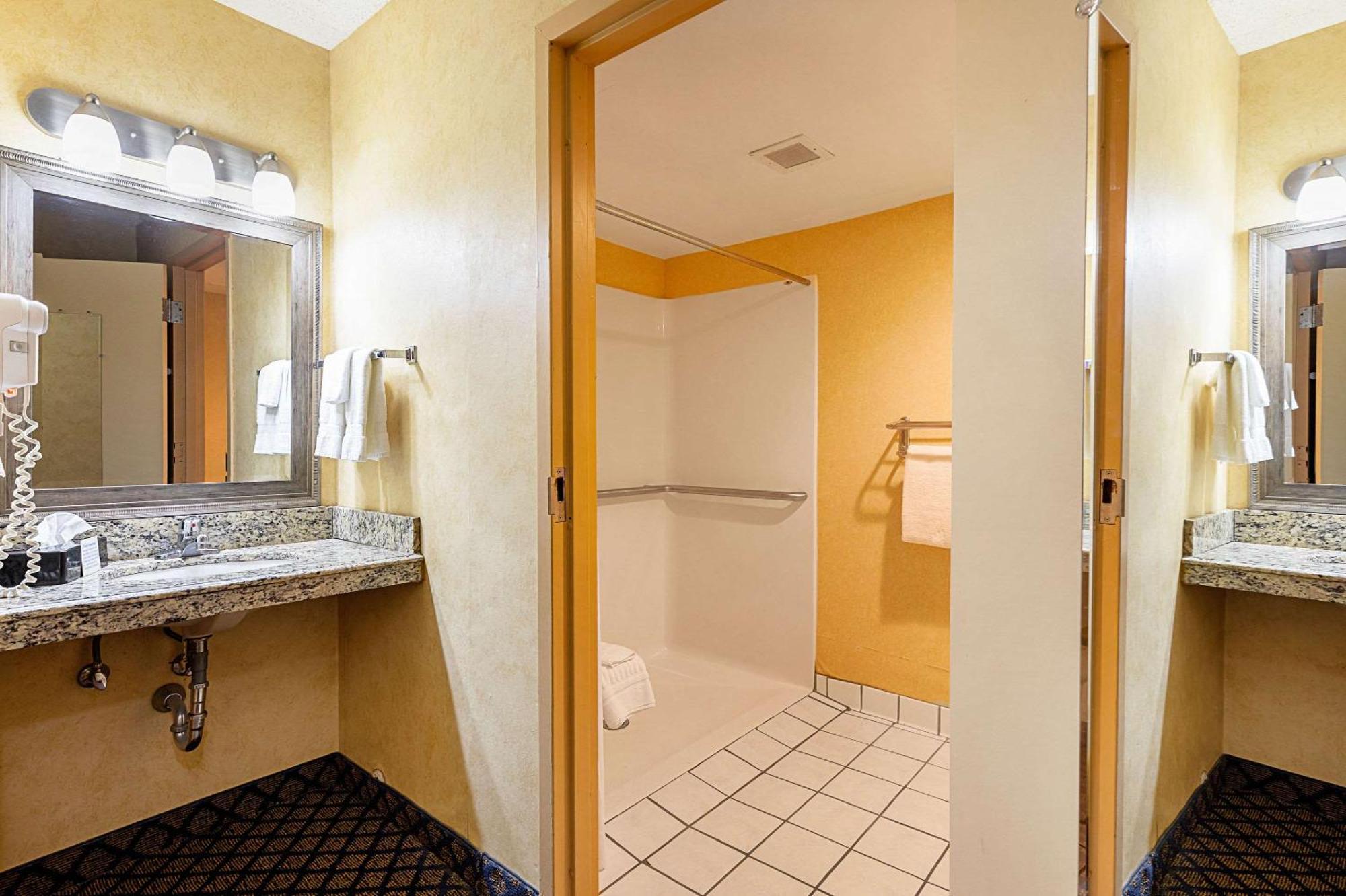 Quality Inn & Suites Coldwater Near I-69 Exterior foto